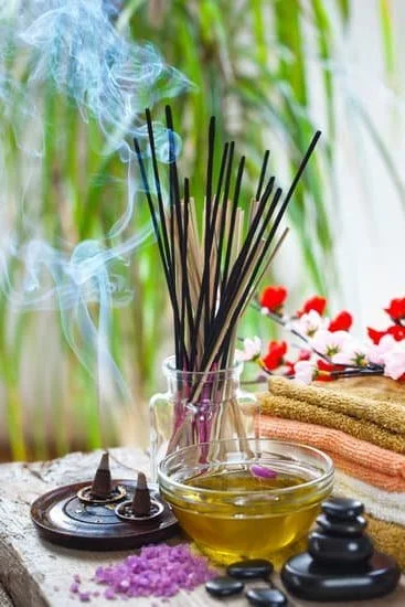 Discover the best retailers to purchase your favorite aromatherapy necklace diffuser pendant