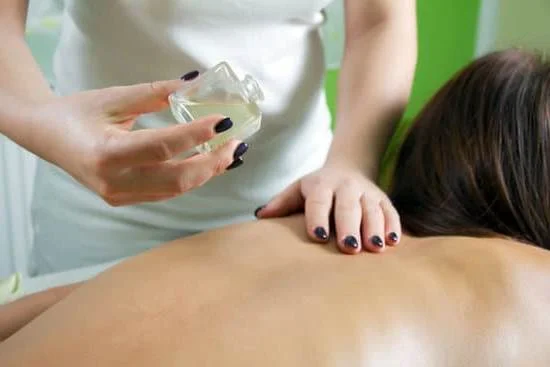 Find out if aromatherapy lotion works and its benefits for your well-being
