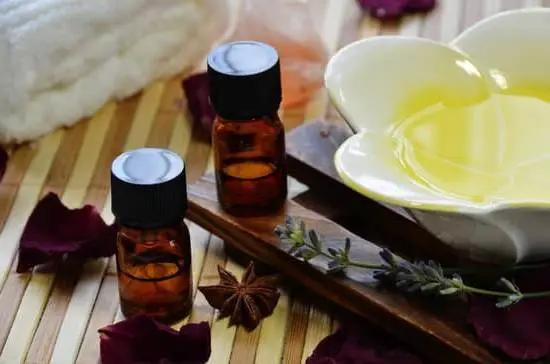 Australian aromatherapy gifts: soothing scented candles, essential oil sets, and relaxation gift baskets