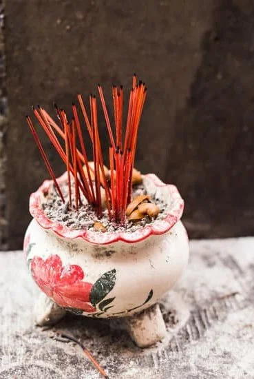 Learn about aromatherapy in Montreal with our top-rated courses