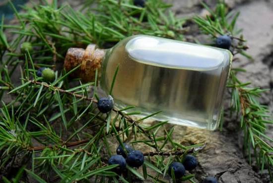 Aromatic essential oil blend recipe for a soothing aromatherapy experience