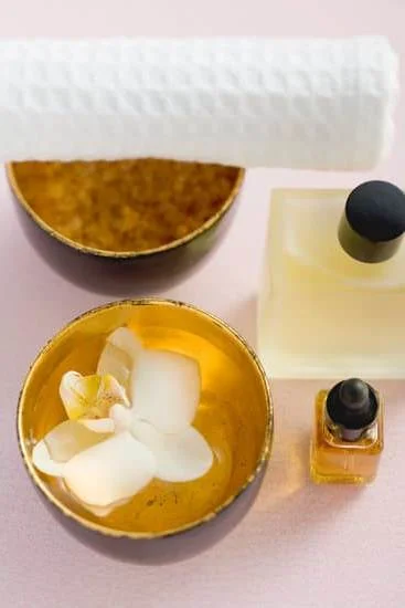 What Does Tea Tree Oil Aromatherapy Do 3 Discover the benefits of Tea Tree Oil aromatherapy: promoting relaxation, soothing skin, and boosting overall well-being