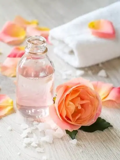 Obtain your Aromatherapy Certification in North America and enhance your knowledge of essential oils