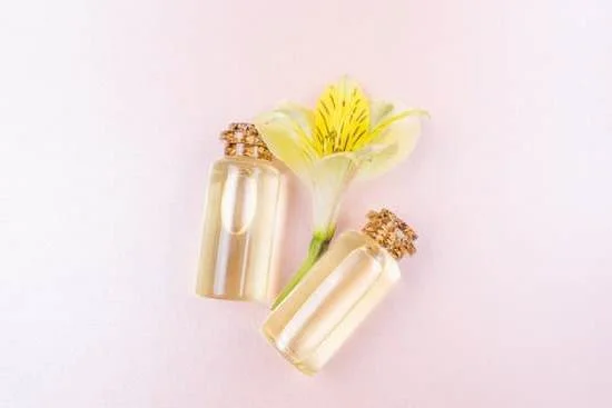 A cozy peppermint-scented candle, perfect for creating a calming atmosphere with aromatherapy