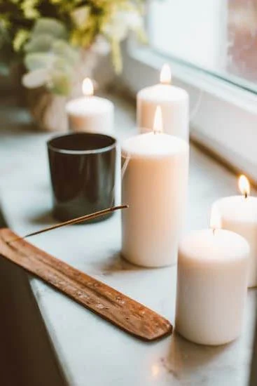 Step-by-step guide: How to make aromatherapy blends using essential oils for stress relief and relaxation