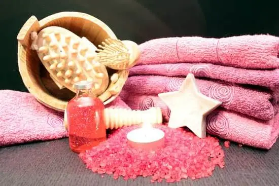 How to Mix Aromatherapy Oils for Massage 3 How to Mix Aromatherapy Oils for Massage: Step-by-Step Guide for Aromatic Relaxation