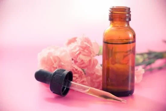 Comparing homeopathic medicines and aromatherapy practices in holistic wellness approach