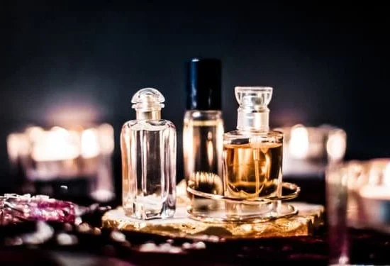 Discover the benefits of aromatherapy with specific essential oils for different purposes. WHICH ESSENTIAL OILS DO WHAT AROMATHERAPY