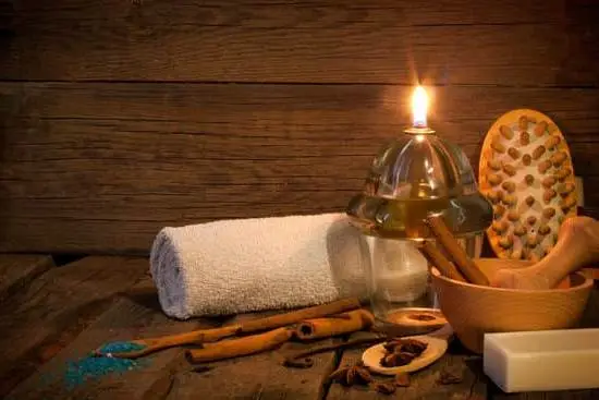 Aromatherapy for hair: essential oils to promote scalp health and improve hair strength and growth