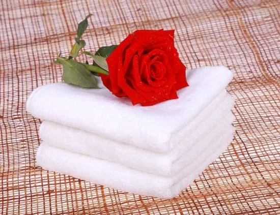 How to Use Aromatherapy Oils on Skin 1 Applying Aromatherapy Oils: Step-by-Step Guide for Skin Use