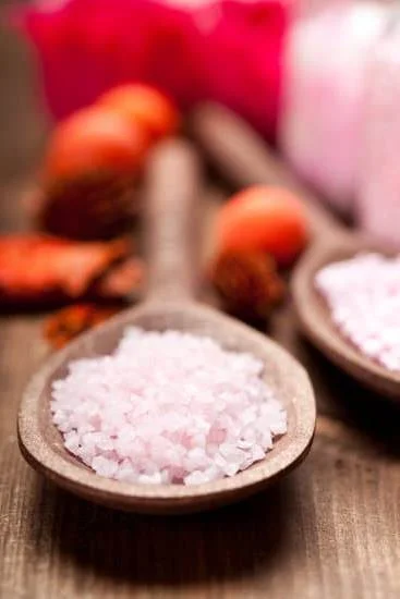 AROMATHERAPY ROSE MASK: Hydrating and relaxing skincare infused with natural rose essential oil