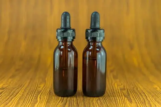 Aromatherapy Associates - Hydrating Triple Rose Renewing Moisturiser 1 Hydrate and refresh skin with Aromatherapy Associates Hydrating Triple Rose Renewing Moisturiser - a true skincare essential