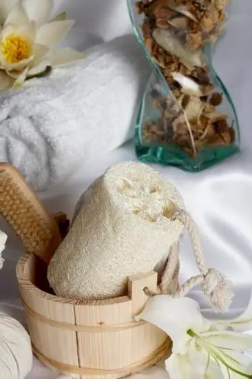 DIY Aromatherapy Sleep Mask: Lavender-infused relaxation for a better night's sleep