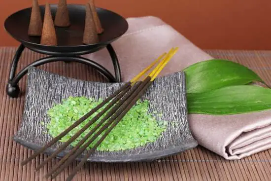 Intuitive Aromatherapy Insight Cards by Jennifer Jefferies: Aromatherapy tips for intuitive healing and wellness