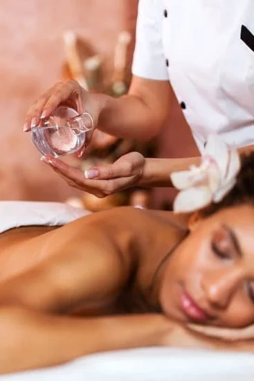 Bathaholic Aromatherapy 1 BATHAHOLIC AROMATHERAPY: Luxurious blend of essential oils for ultimate relaxation and rejuvenation in the tub