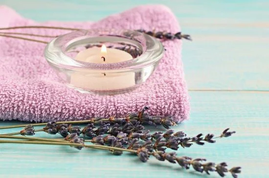 AROMATHERAPY ADVISOR: Expert in essential oils and holistic healing, offering personalized guidance and recommendations
