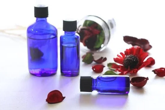 Step-by-step guide for making aromatherapy pillows using essential oils and soothing fabrics