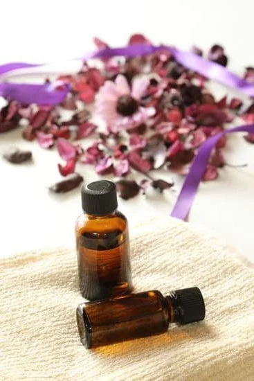 AROMATHERAPY CERTIFICATION JIM HARRISON: Accredited program with hands-on training and certification by renowned expert