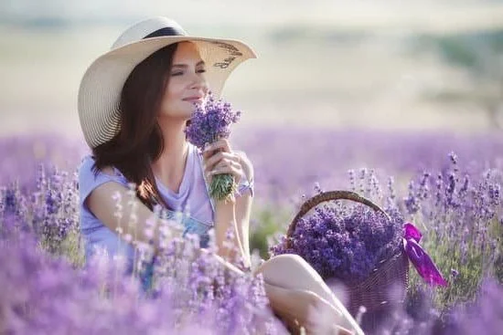 Hua Luo Aromatherapy: Relaxing essential oil blend for stress relief and relaxation