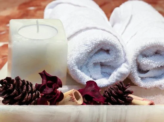 DE LANNA AROMATHERAPY &AMP: Relaxing essential oil blends for a peaceful home spa experience