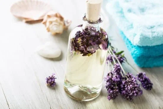 Using aromatherapy essential oils like peppermint in homemade toothpaste provides natural freshness and benefits