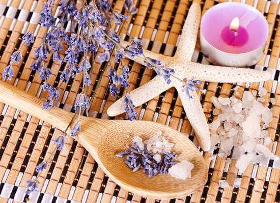 De Dona Maria handcrafting aromatic creams and lotions for aromatherapy purposes
