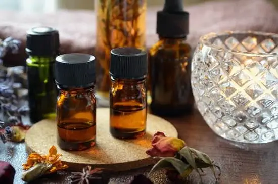 Safe Aromatherapy Options for Pregnant Women: Consulting a Professional is Advised
