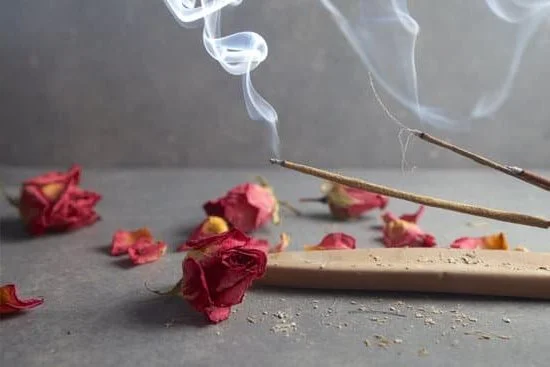 Do I Have the Right to Use Aromatherapy 1 Legal Disclaimer: Check with professionals before using aromatherapy