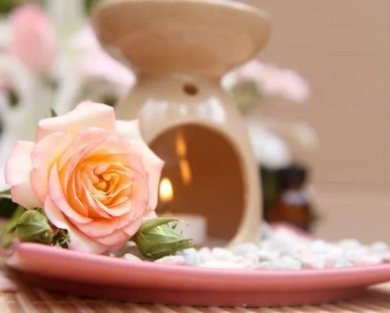 AROMATHERAPY AND ANOSMIA: Using essential oils to help those with smell loss