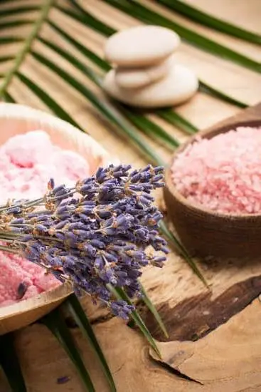 How to Make Homemade Aromatherapy Fragrances for Car