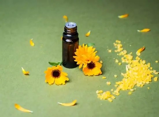 Step-by-step guide on using dried lavender buds for aromatic relaxation and holistic aromatherapy