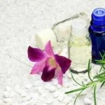 How to create an eye-catching aromatherapy sample display for product promotion