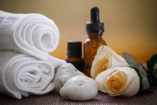 Step-by-step guide on how to use Aromatherapy Tea Tree Oil for holistic wellness and relaxation