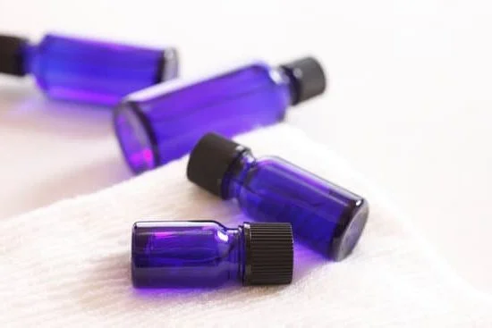 Step-by-step guide on how to use aromatherapy spray for relaxation and wellness