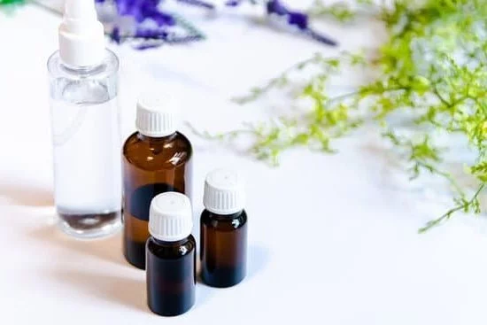 How to Mix Oils for Aromatherapy 1 Step-by-step guide on how to mix oils for aromatherapy at home