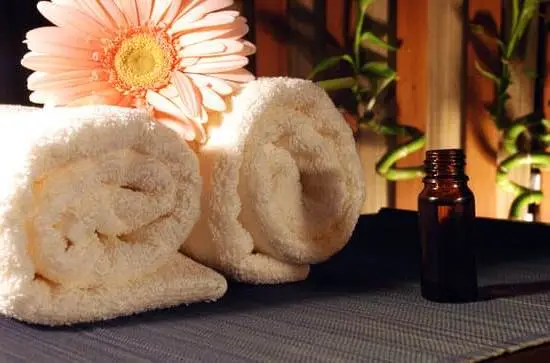 How to Use Aromatherapy Oils in Labour 1 Soothing scents for relaxation during childbirth