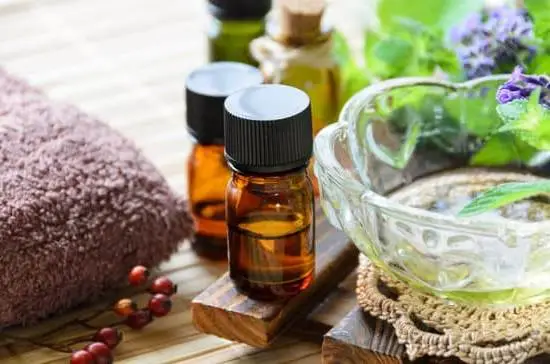 Step-by-step guide for a rejuvenating aromatherapy facial at home
