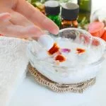 How to make aromatherapy peppermint essential oil at home for a calming effect