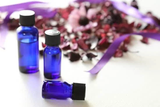 How to Use Aromatherapy Roller 1 Step-by-step guide on how to use aromatherapy roller for relaxation and stress relief