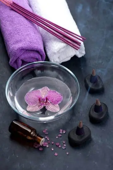 Explaining the benefits of aromatherapy and its impact on well-being