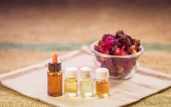 Invigorating TEA TREE AND PEPPERMINT AROMATHERAPY blend for refreshing relaxation