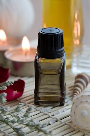 Aromatherapy Massage for Back Pain 1 Soothing aromatherapy massage for back pain relief - a healing blend of essential oils