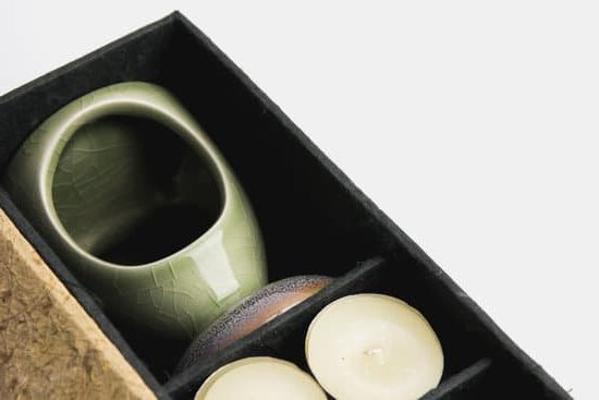 Using essential oils in aromatherapy to alleviate anxiety symptoms, calming the mind and emotions