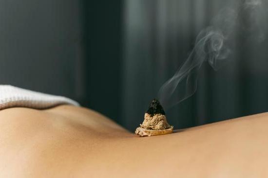 Repel ants naturally with Lemongrass essential oil, a powerful aromatherapy oil known for its insect-repelling properties