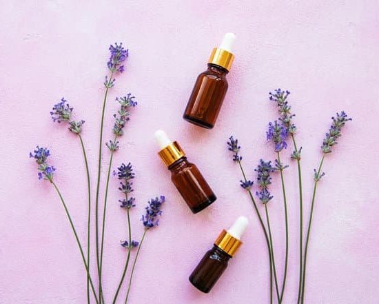 Balancing and calming essential oils can be safely used in aromatherapy for lung health
