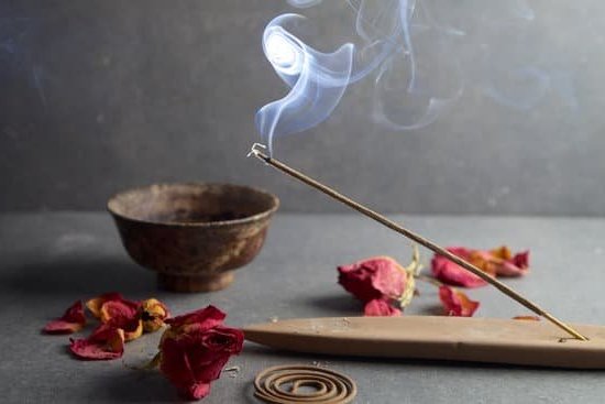 Edible aromatherapy oil for relaxation and culinary uses, including IS AROMATHERAPY OIL EDIBLE