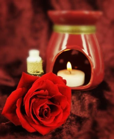 Benefits of essential oils for cancer patients undergoing aromatherapy treatment